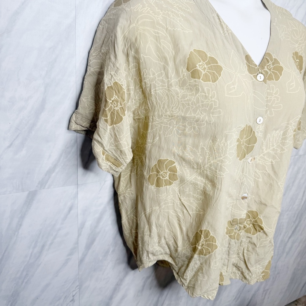 Waiwaolani Beige Floral Button-Up Blouse S/M - Picture 5 of 5
